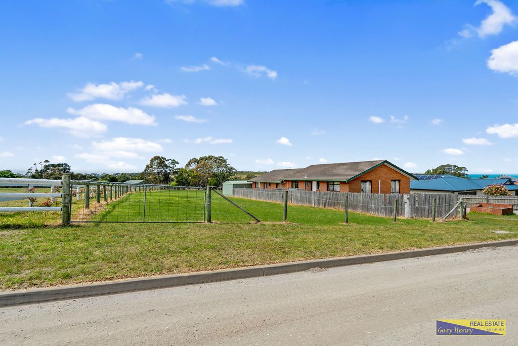 65 Lake Bunga Beach Road, Lake Bunga VIC 3909, Image 2