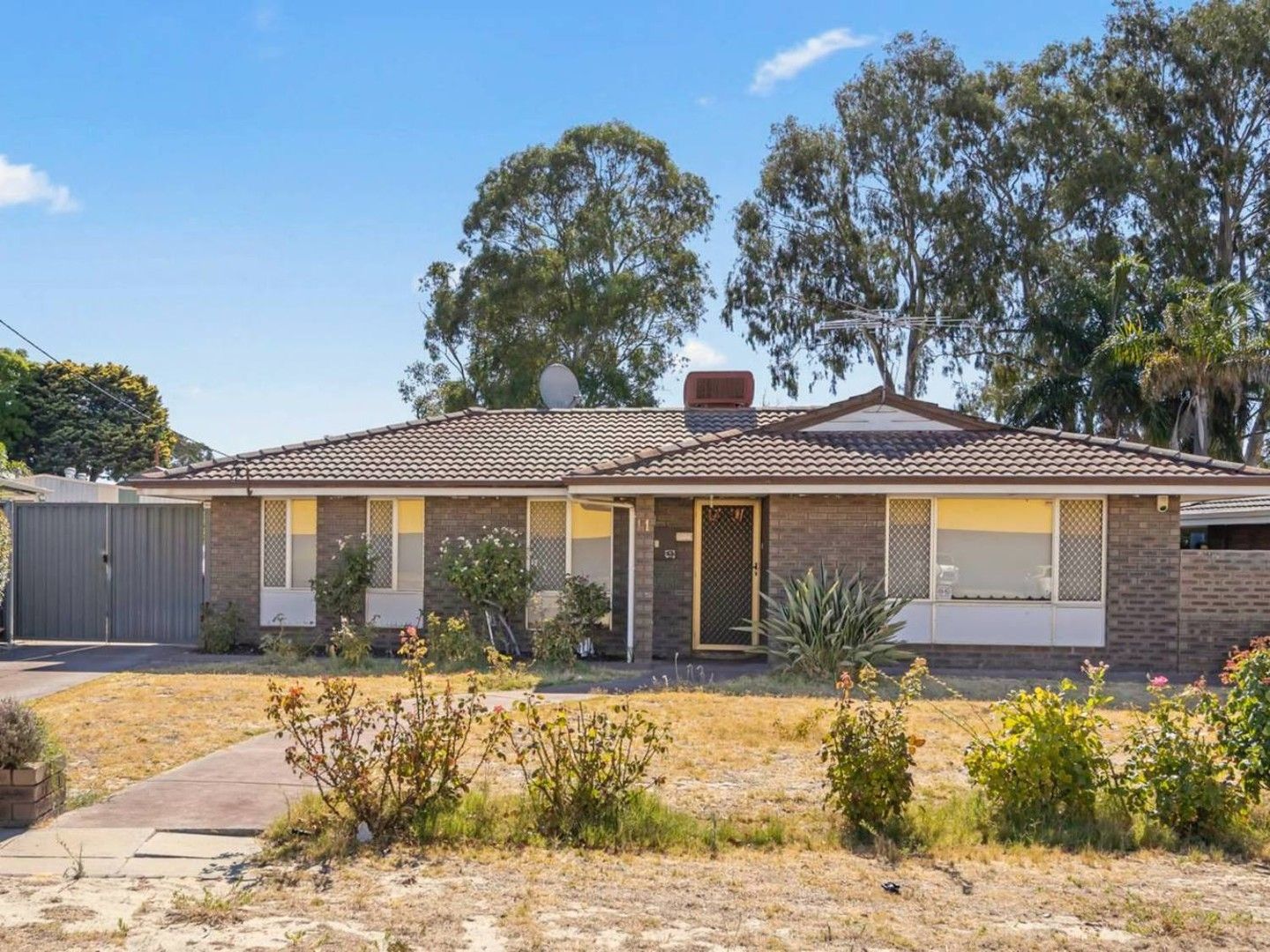 4 bedrooms House in 11 Balgonie Avenue GIRRAWHEEN WA, 6064