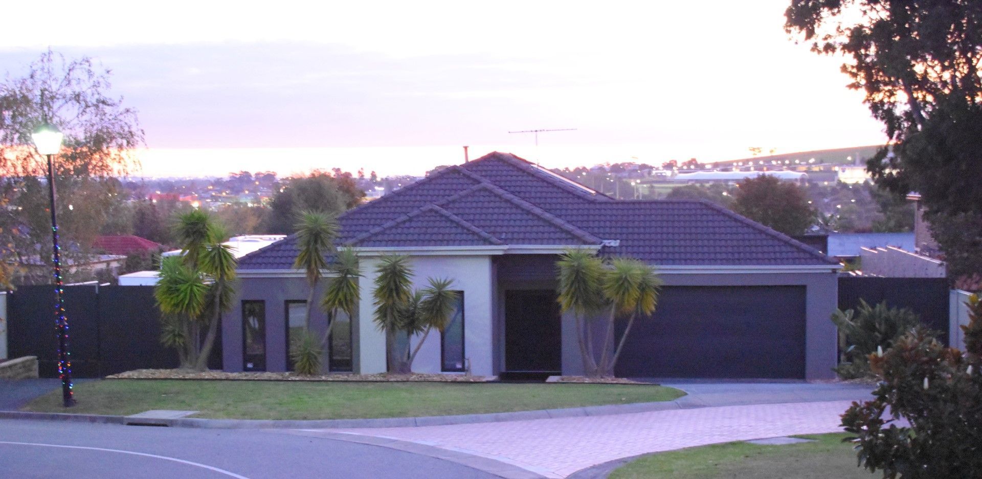 3 bedrooms House in 27 The Circuit PAKENHAM VIC, 3810