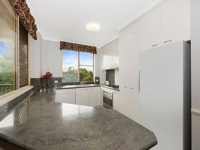 2 bedrooms Apartment / Unit / Flat in 12/127 Central Avenue INDOOROOPILLY QLD, 4068