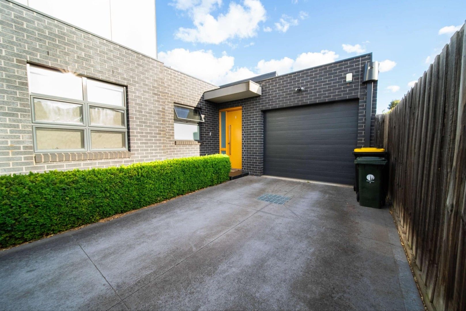 3 bedrooms Villa in 5/375 Gaffney Street PASCOE VALE VIC, 3044