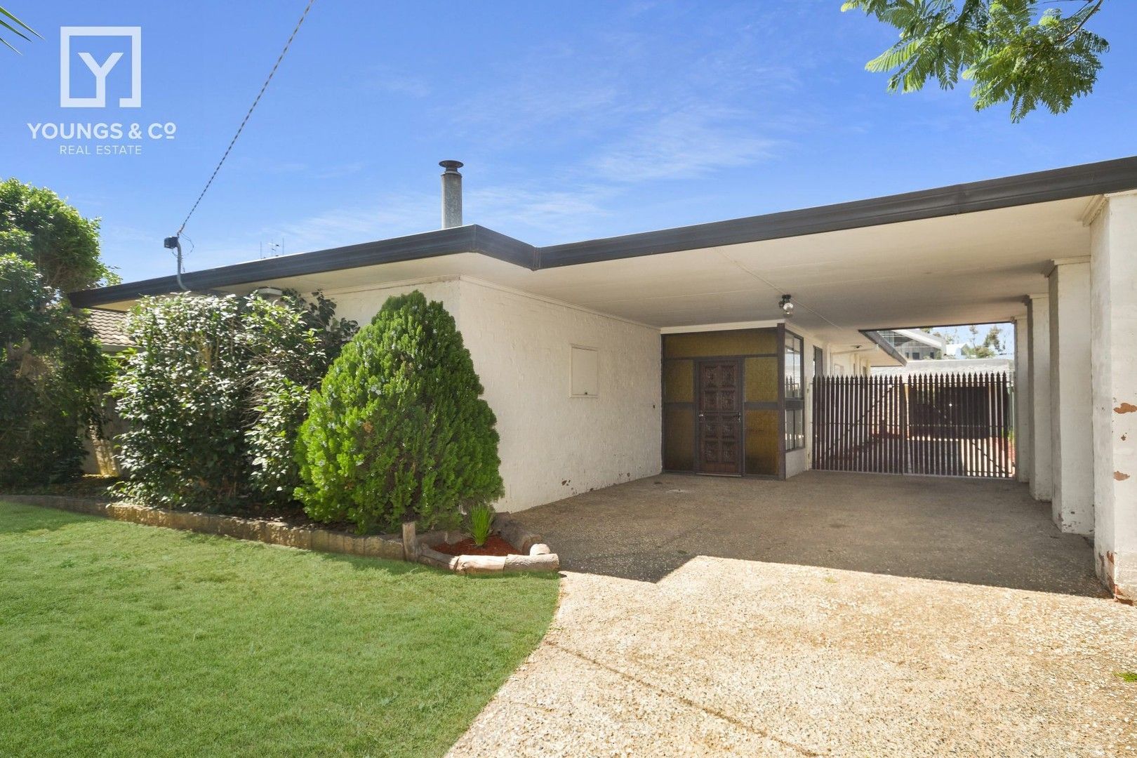 4 bedrooms House in 13 Chertsey Rd SHEPPARTON VIC, 3630