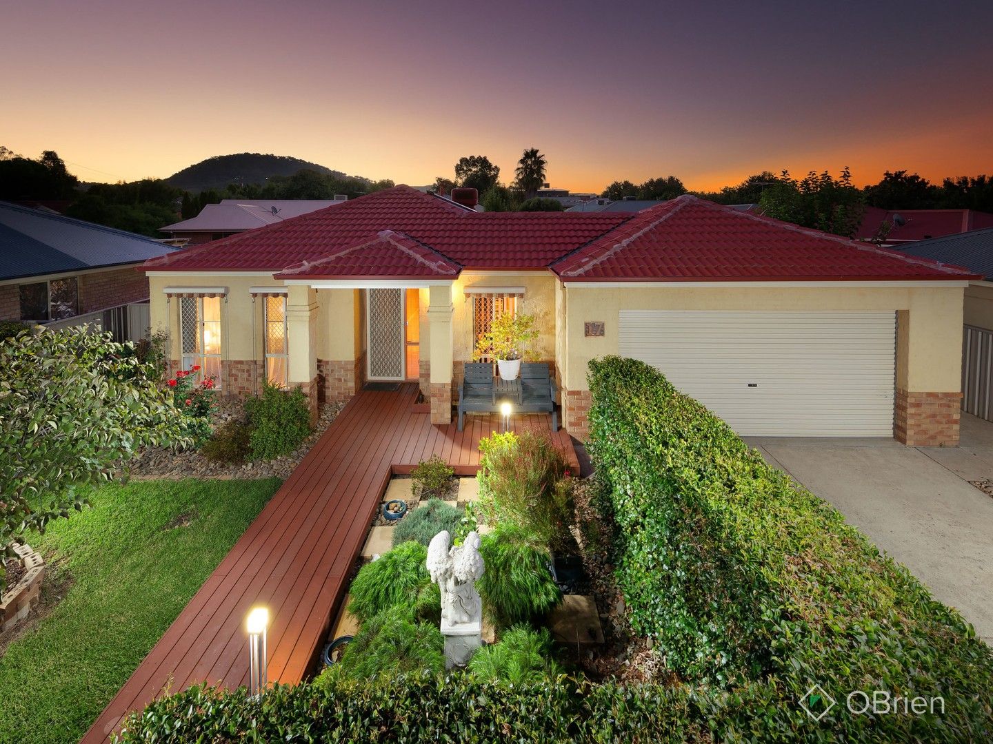 3 bedrooms House in 17 Ambrose Crescent WEST WODONGA VIC, 3690