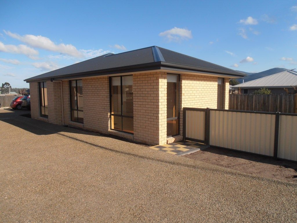 2 bedrooms House in 1/18 Henty Close OLD BEACH TAS, 7017