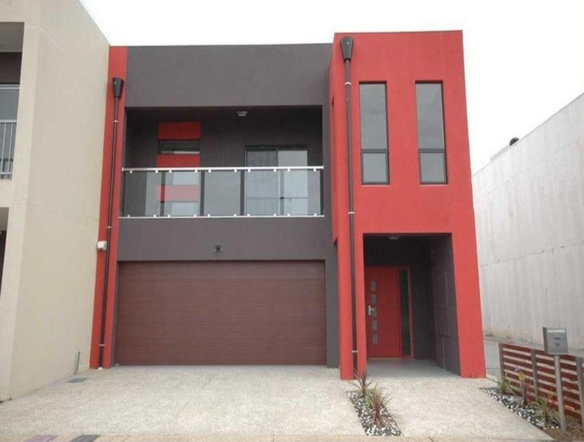 4 bedrooms House in 10 MacKenzie Circuit MAWSON LAKES SA, 5095