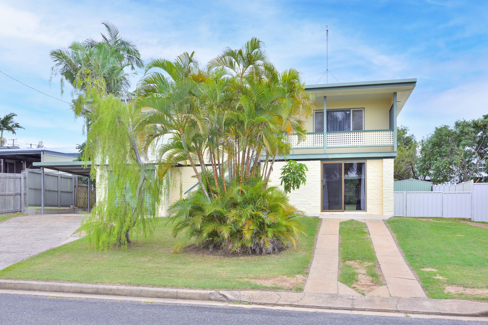 10 Richmond Court, Boyne Island QLD 4680, Image 2