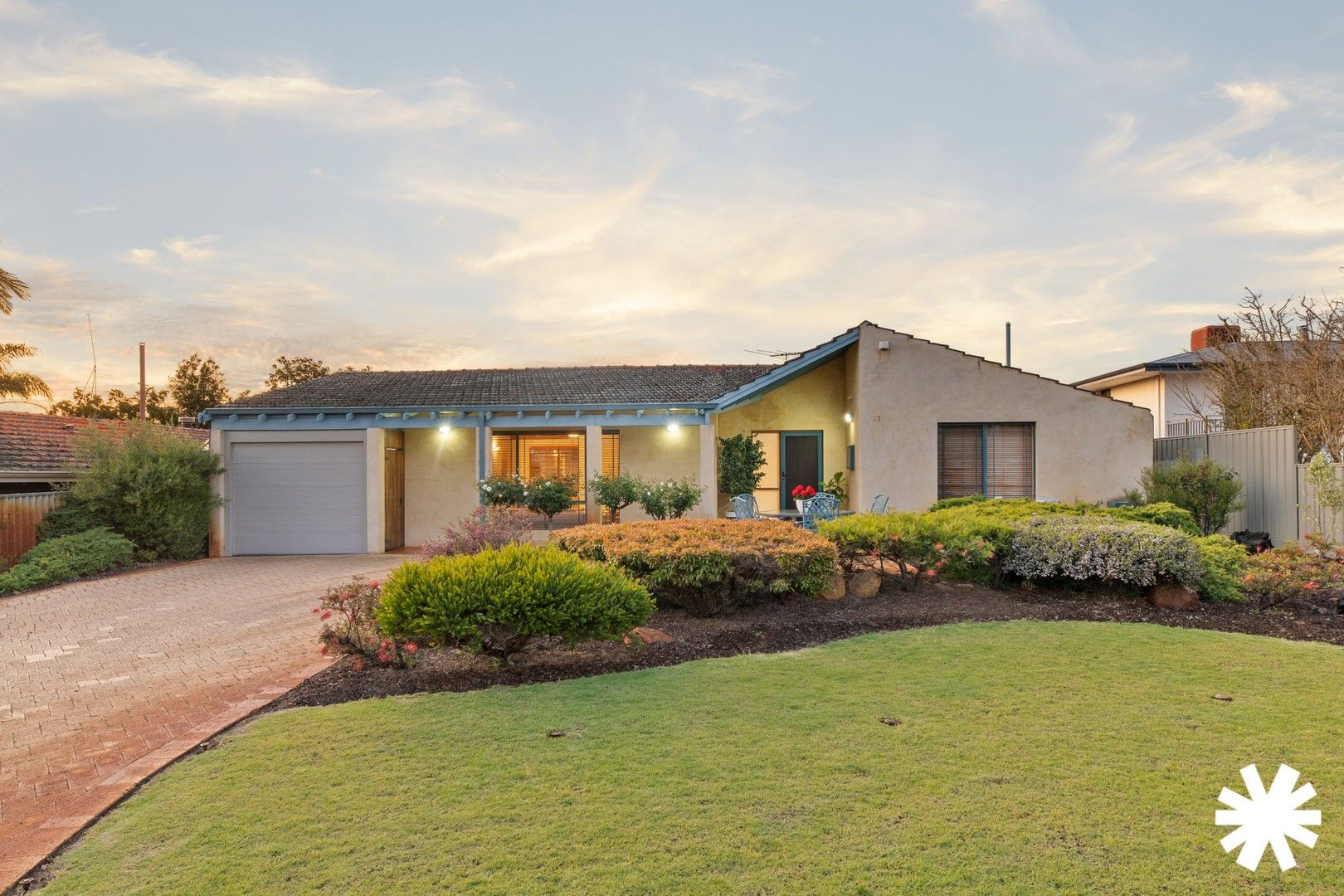 4 bedrooms House in 87 Bywater Way WILSON WA, 6107