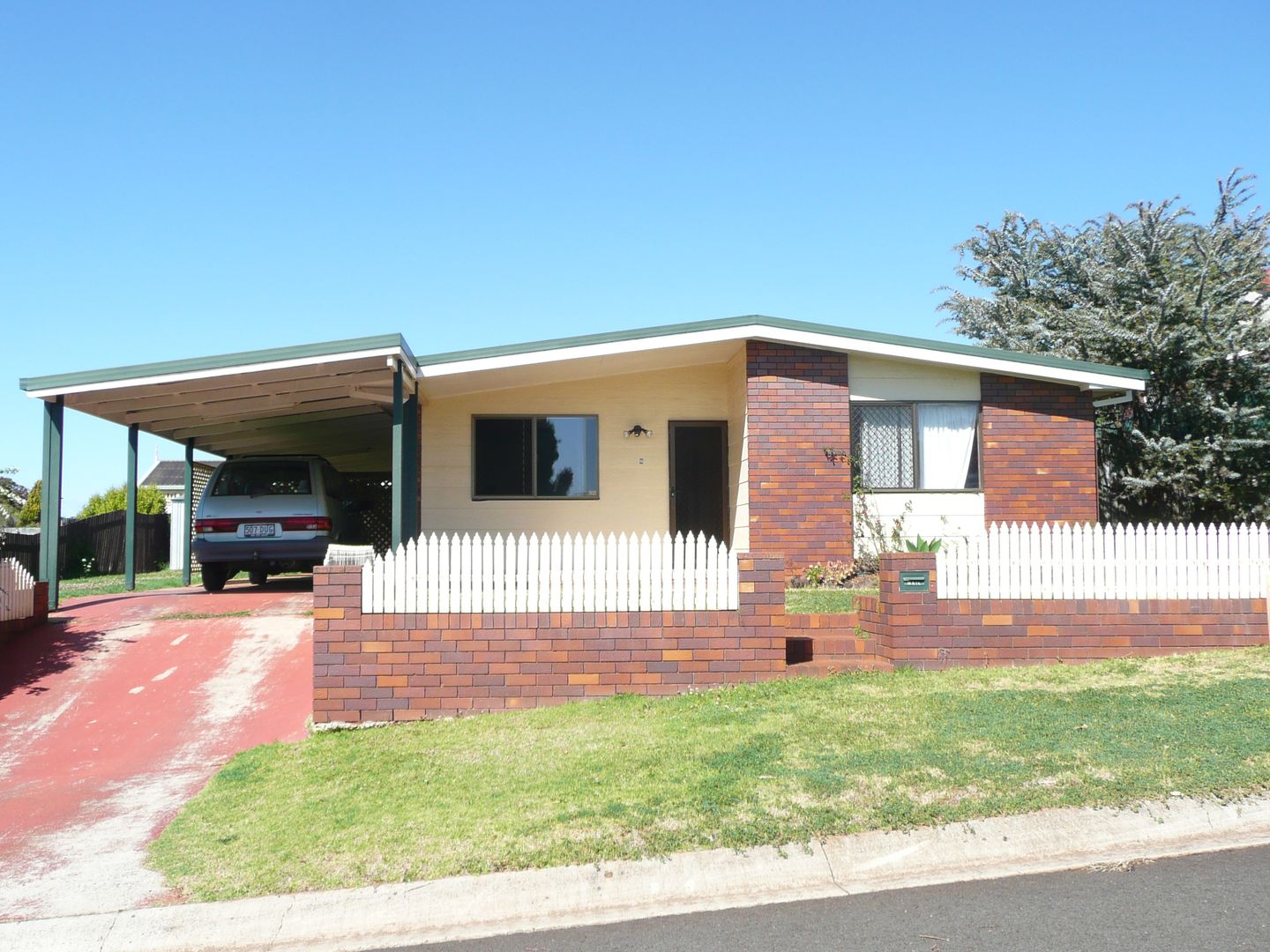 8 McIvor Street, Kearneys Spring QLD 4350, Image 1