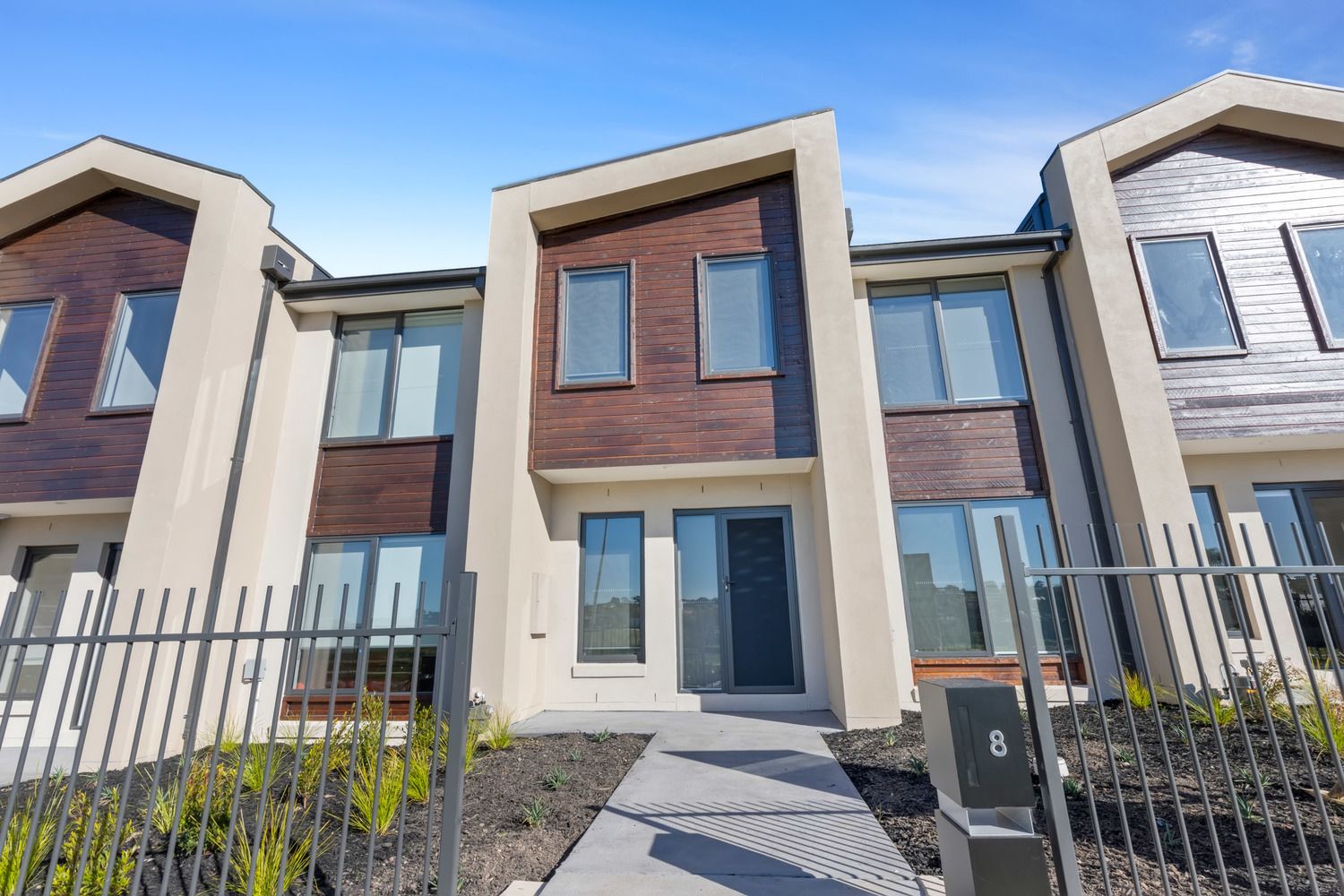 4 bedrooms House in 8 Short Walk SUNBURY VIC, 3429