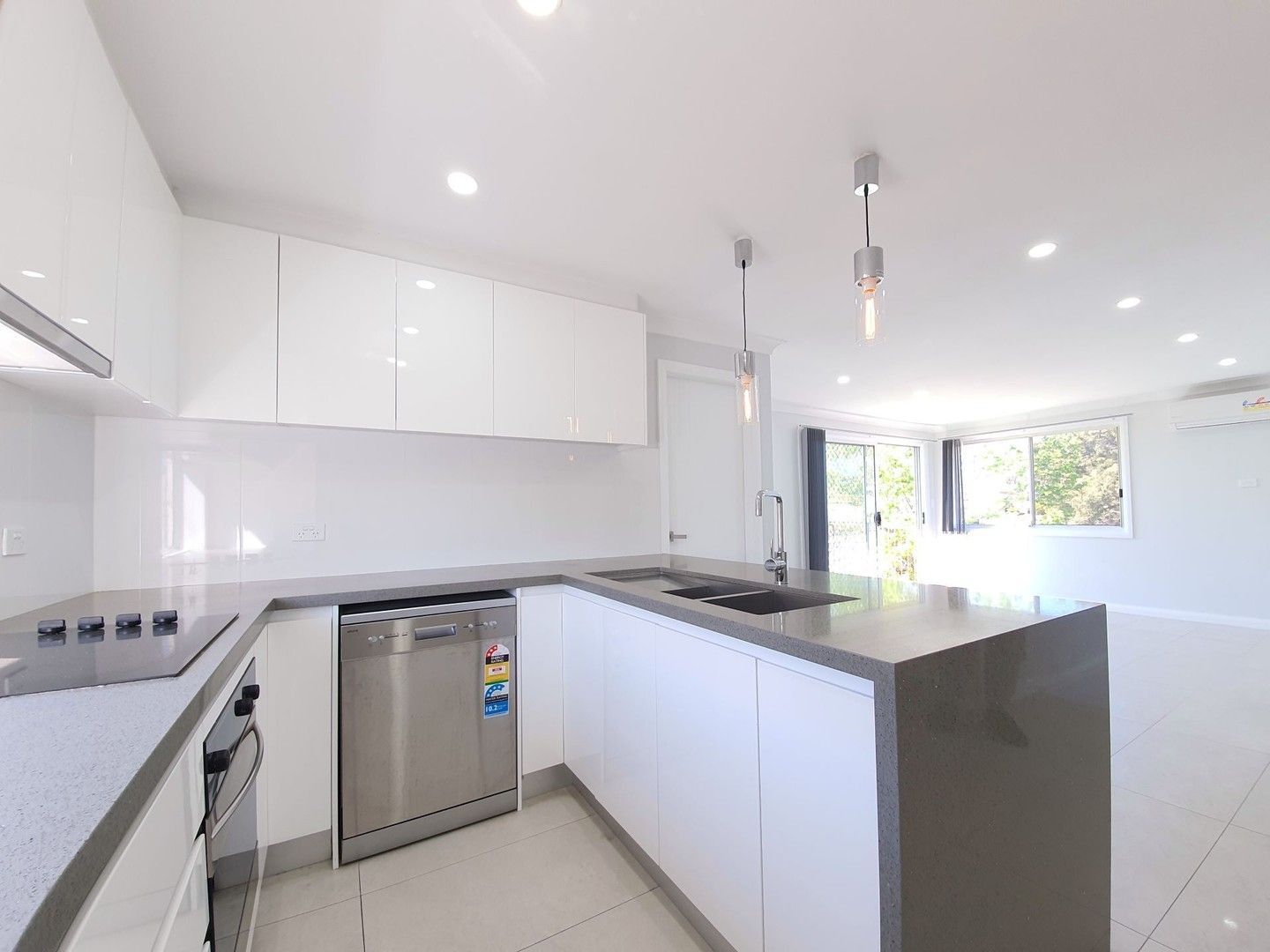 3 bedrooms Semi-Detached in 47B Colombia Road SEVEN HILLS NSW, 2147