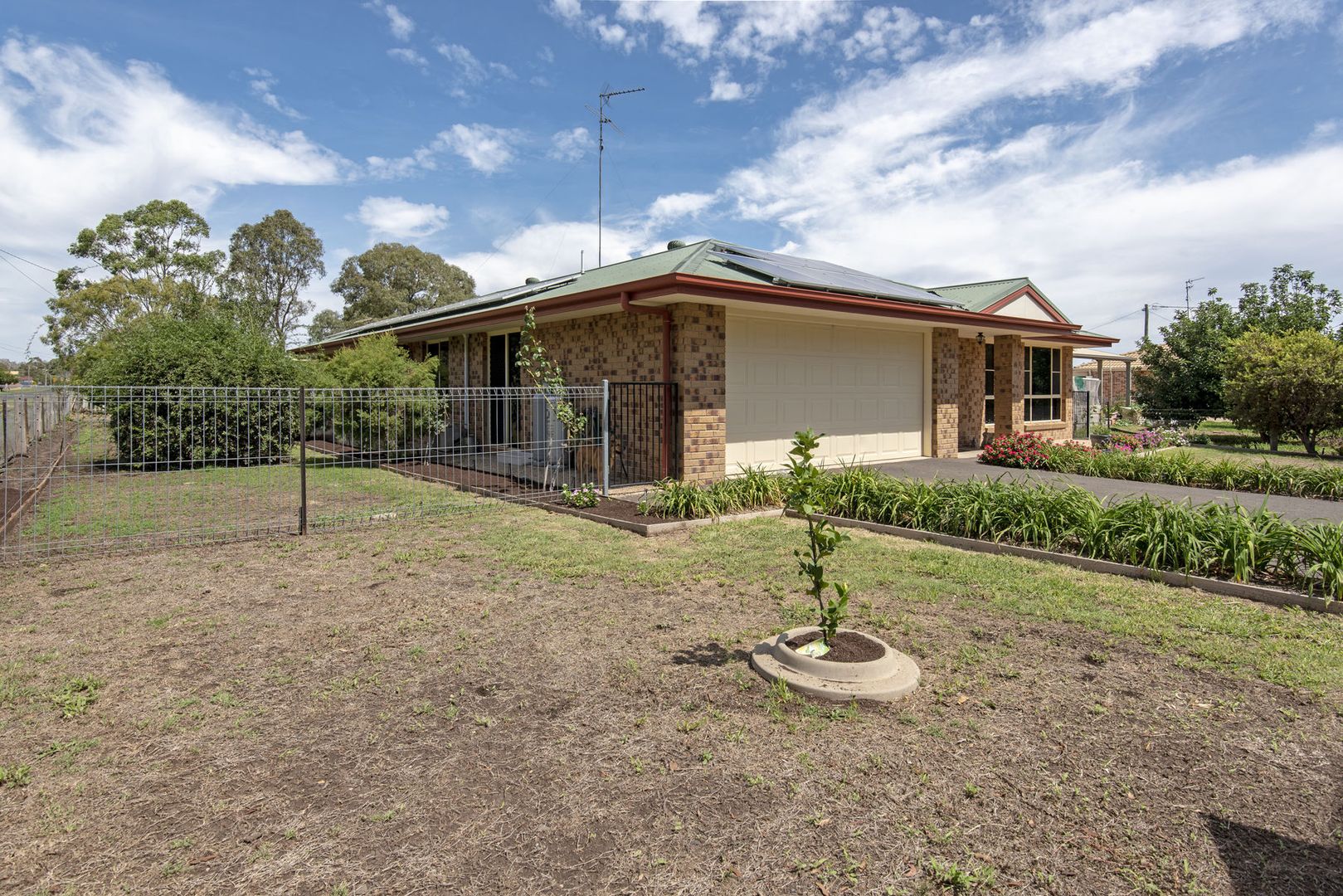 10 Lucy Street, Cambooya QLD 4358