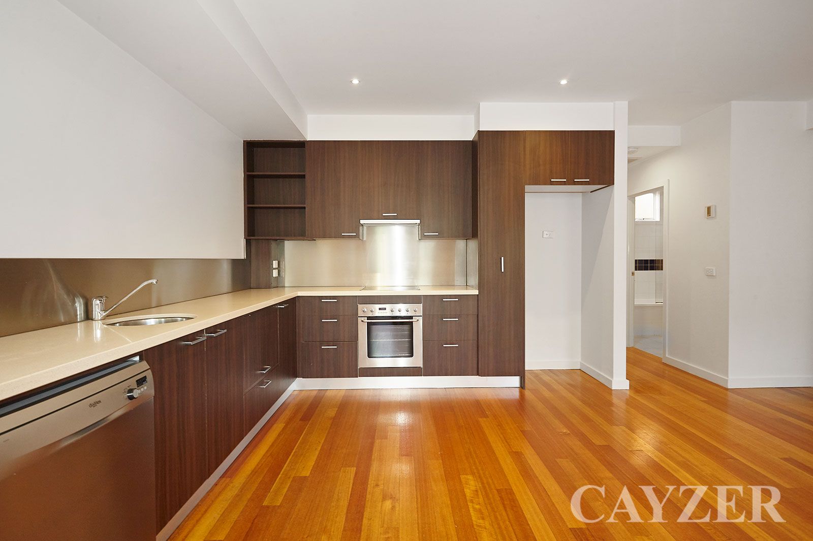 28 Raglan Street, South Melbourne VIC 3205, Image 2