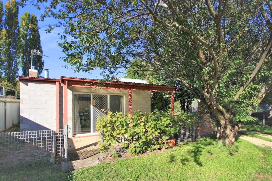 2 bedrooms Apartment / Unit / Flat in A/8 Lambie Street COOMA NSW, 2630