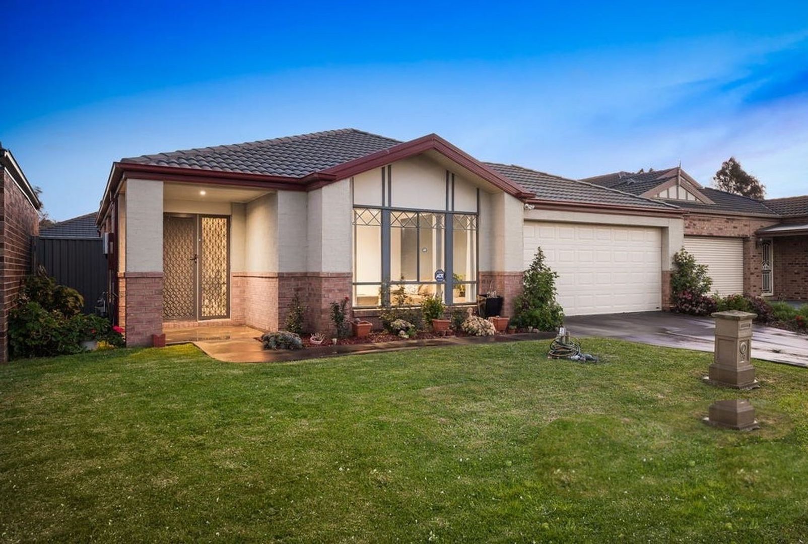 19 Mossman Drive, Cranbourne East VIC 3977