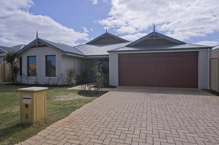 4 bedrooms House in 5 Speranza Parkway SINAGRA WA, 6065