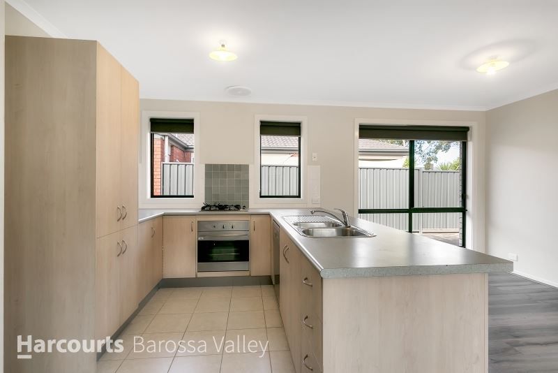 18 Oakwood Circuit, Munno Para West SA 5115, Image 1