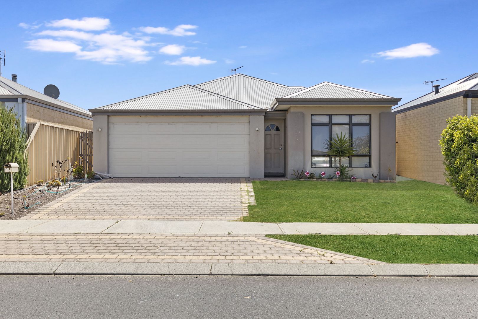 16 Castellar Pass, Yalyalup WA 6280