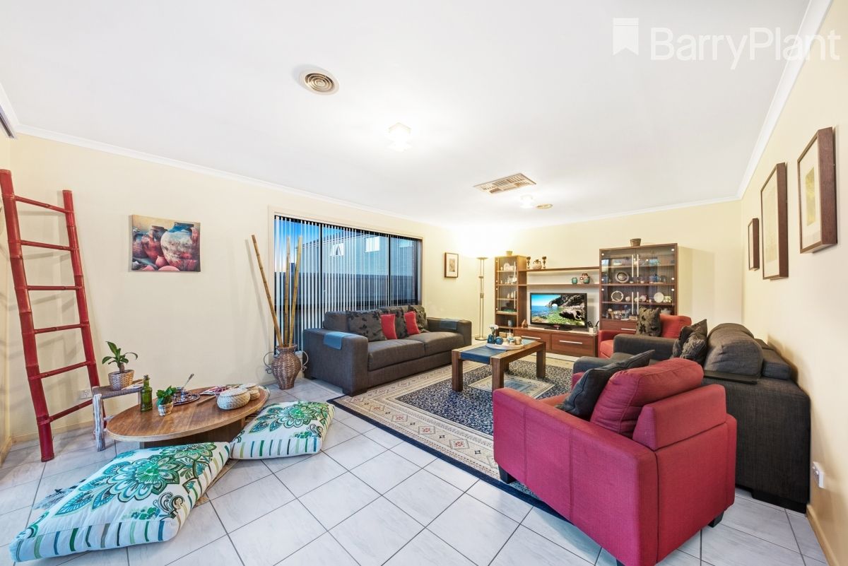 85 Waratah Drive, Altona Meadows VIC 3028, Image 2