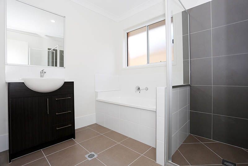 4 bedrooms House in 42 Parkland Circuit PIMPAMA QLD, 4209