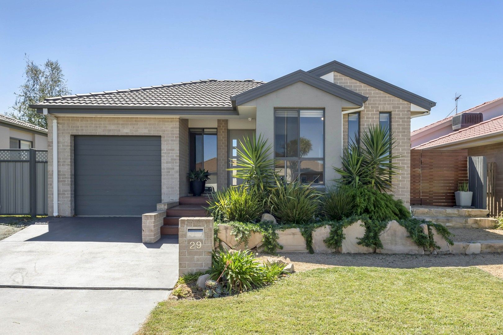 3 bedrooms House in 29 Ruth Bedford St FRANKLIN ACT, 2913