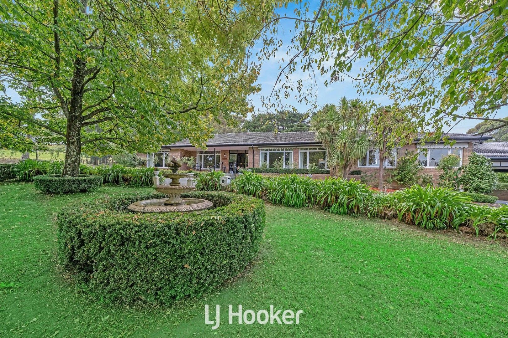 5 bedrooms Acreage / Semi-Rural in 76-78 Harkaway Road BERWICK VIC, 3806