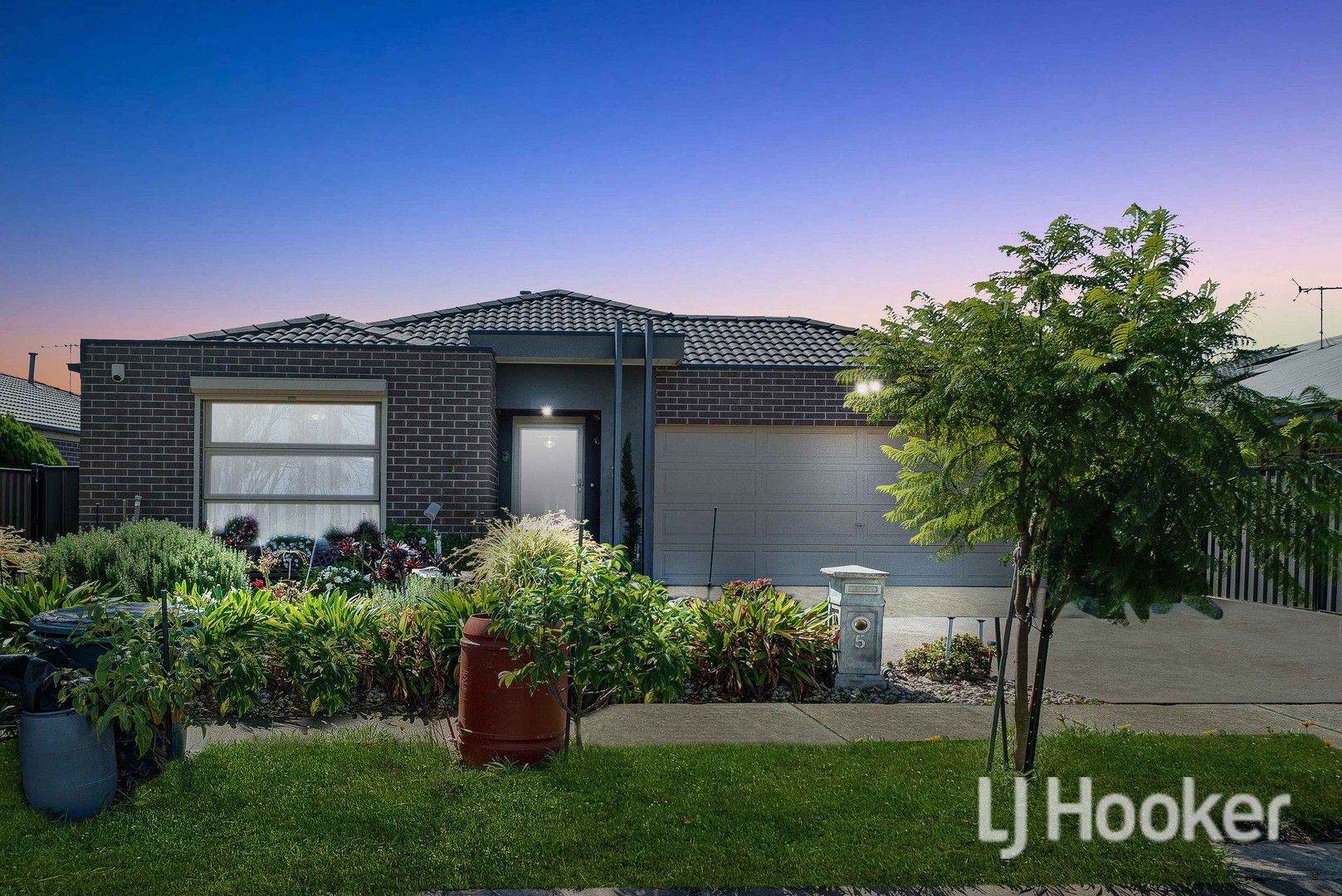 5 Wattle Bark Place, Melton VIC 3337, Image 0