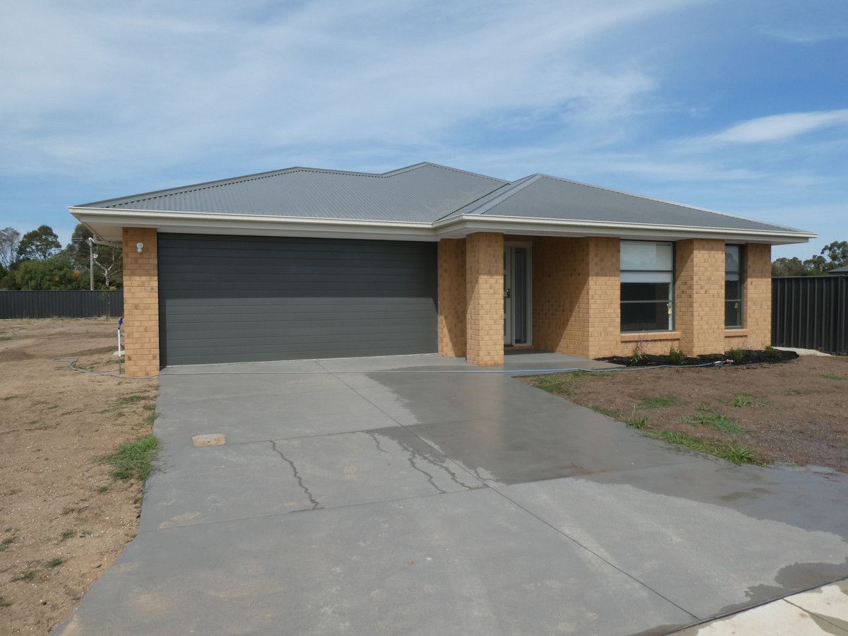 4 bedrooms House in 6 Sittella Court STRATFORD VIC, 3862