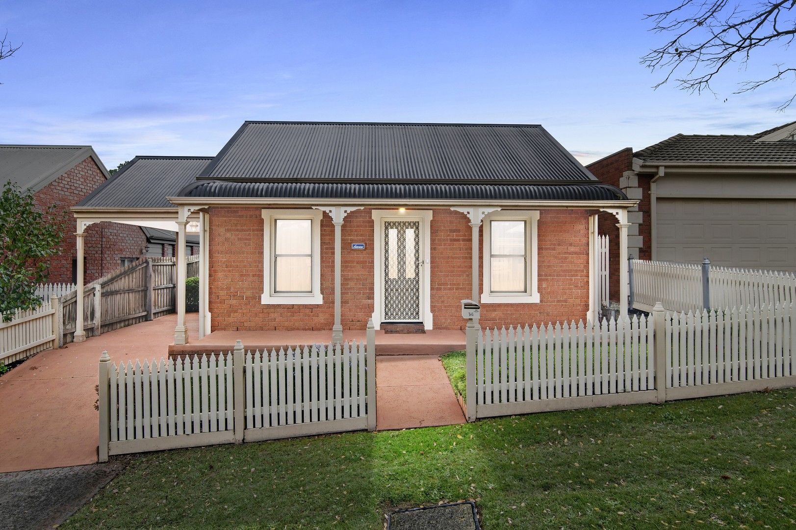 3 bedrooms House in 14 Rosewood Place CHIRNSIDE PARK VIC, 3116