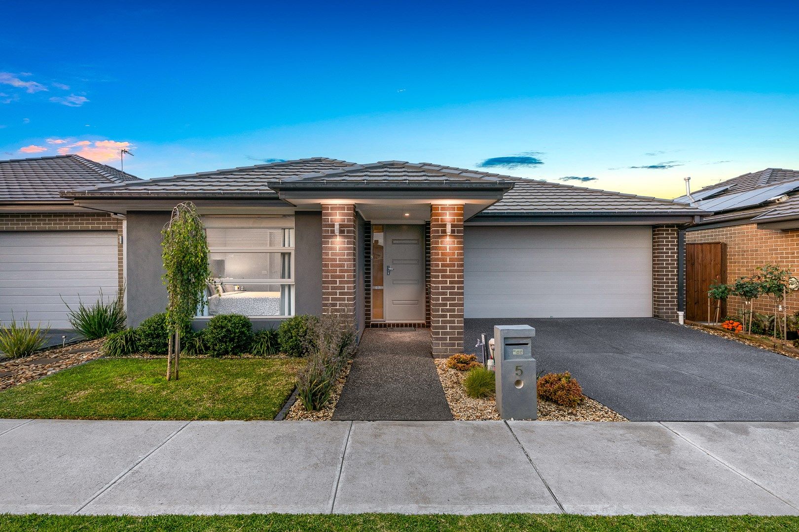 5 Roskopp Avenue, Clyde North VIC 3978, Image 0