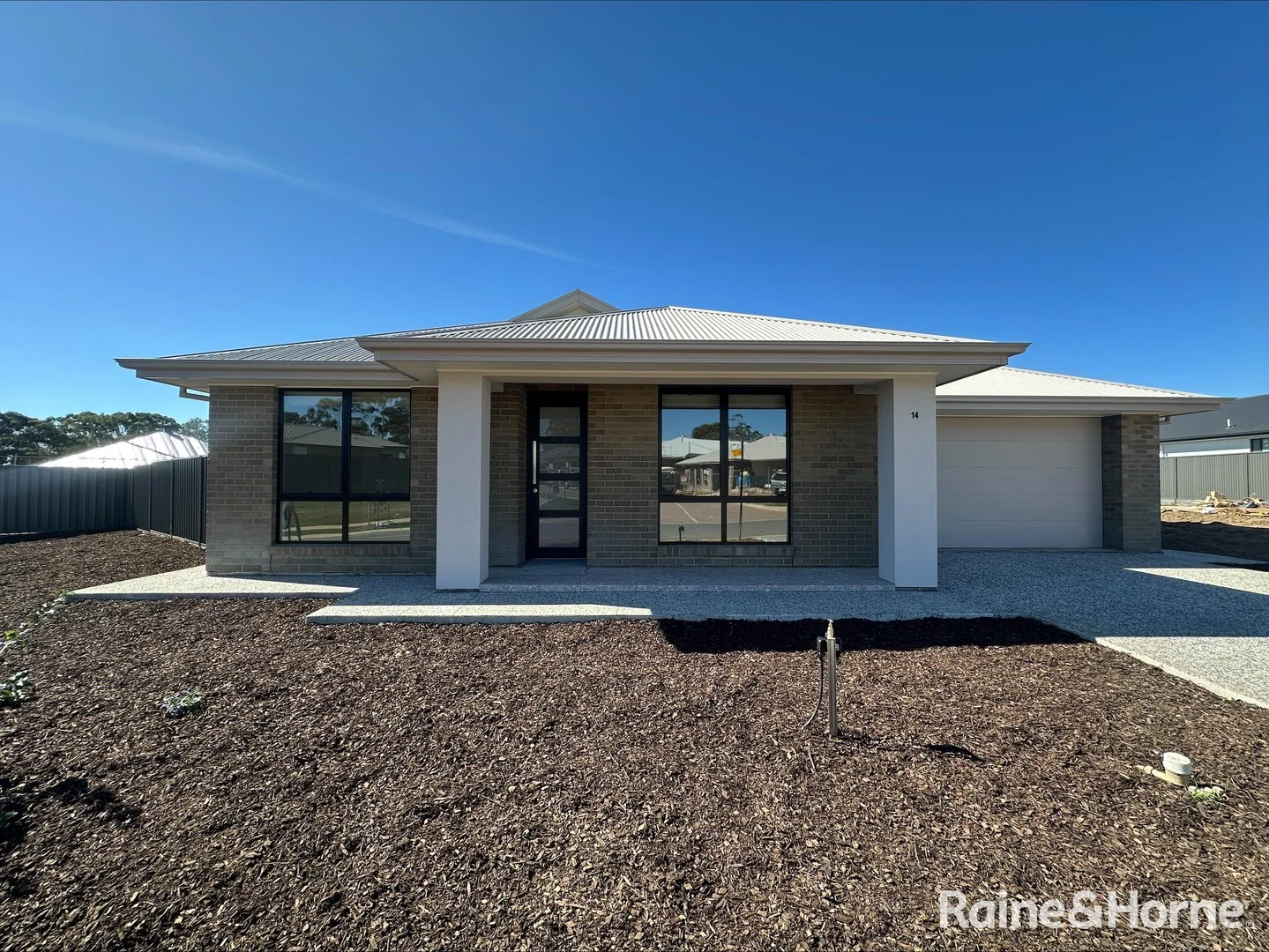 14 Maroon Way, Mount Barker SA 5251