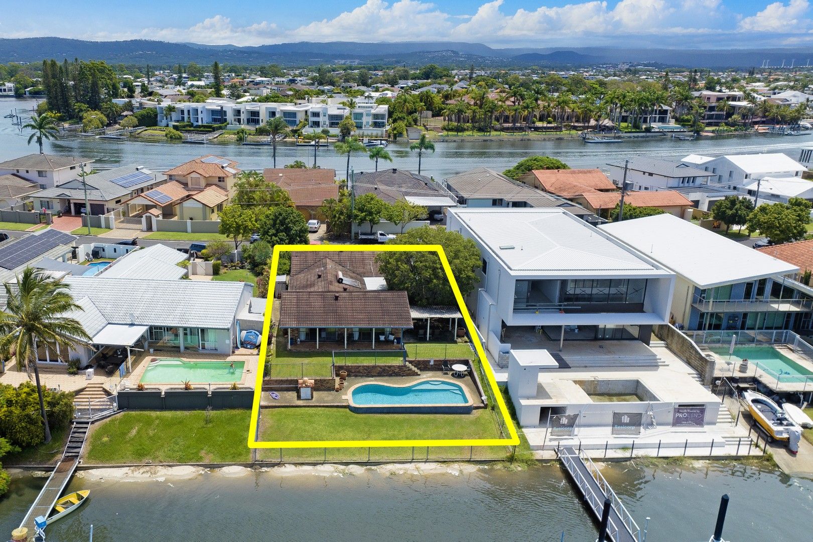 33 Sophie Avenue, Broadbeach Waters QLD 4218, Image 0