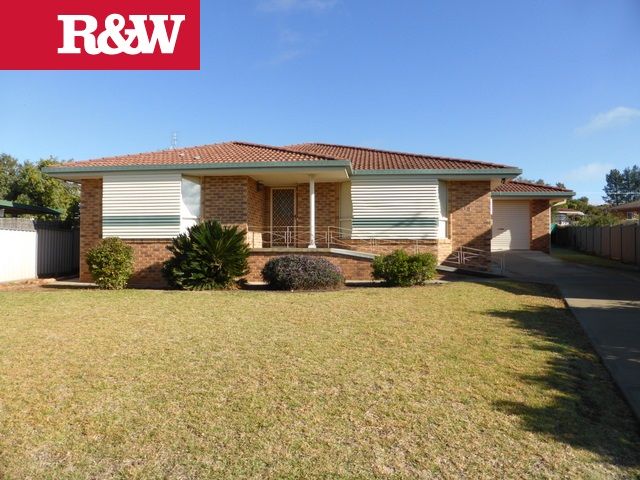 12 Werona Place, Parkes NSW 2870