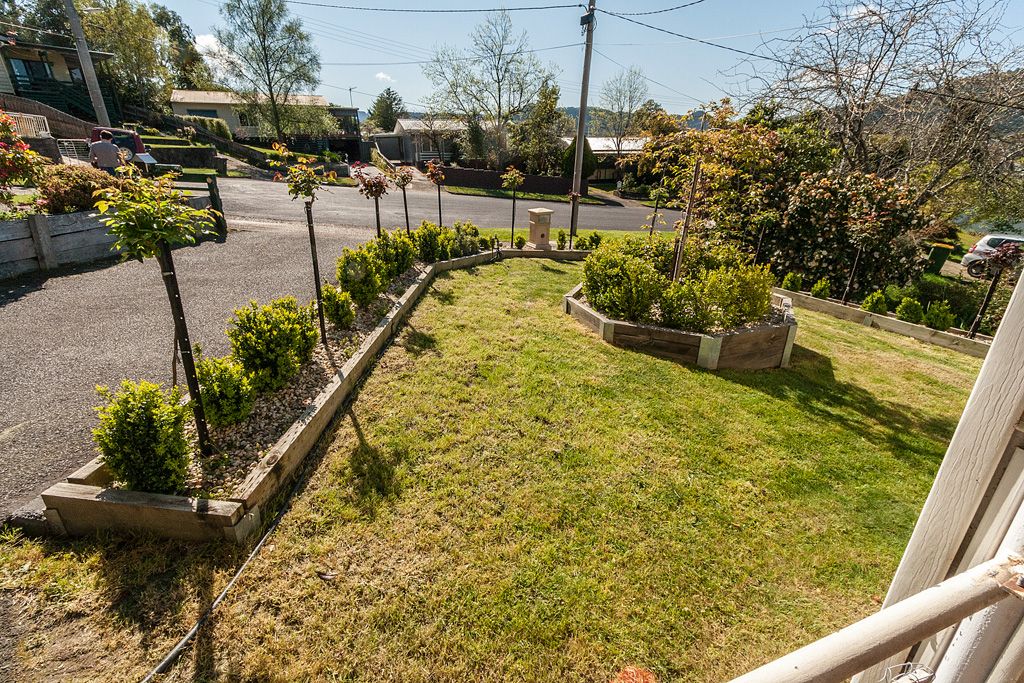 19 Seventh Street, Eildon VIC 3713, Image 2