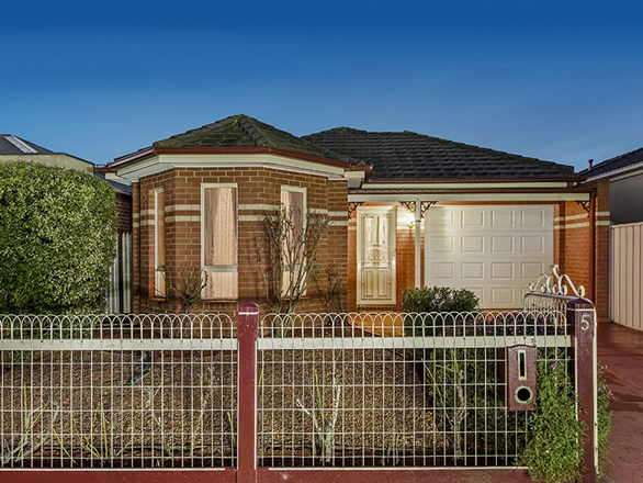 5 Smethwick Green, Caroline Springs VIC 3023