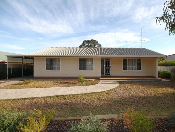 2 Wodonga Avenue, Loxton SA 5333