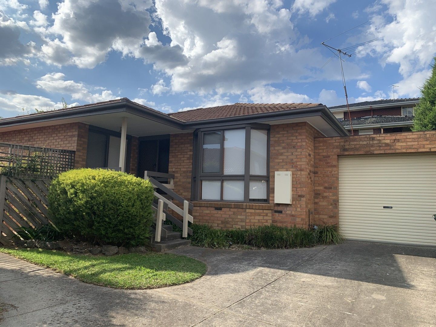 2 bedrooms Apartment / Unit / Flat in 2/100 Whalley Drive WHEELERS HILL VIC, 3150