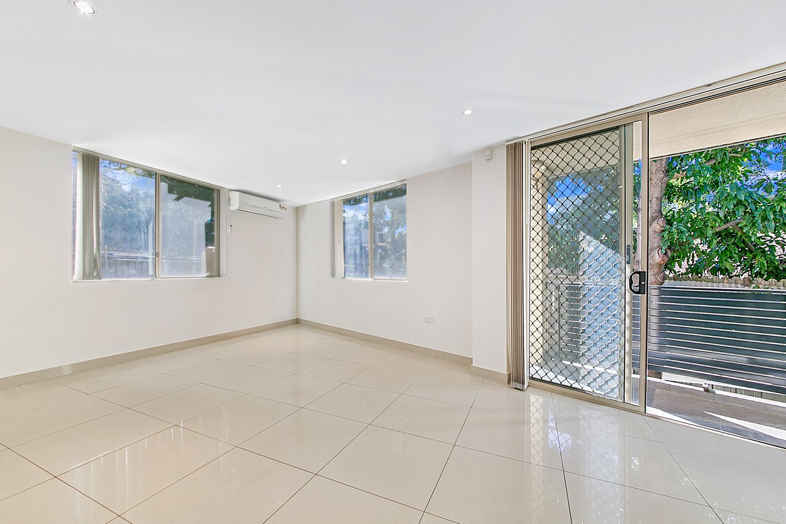 10/17 Graham Crescent, Baulkham Hills NSW 2153, Image 2