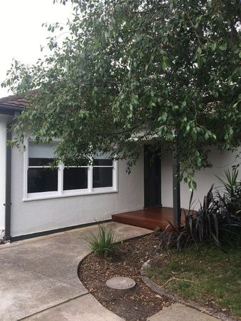 3 bedrooms House in 17 Panorama Road HERNE HILL VIC, 3218