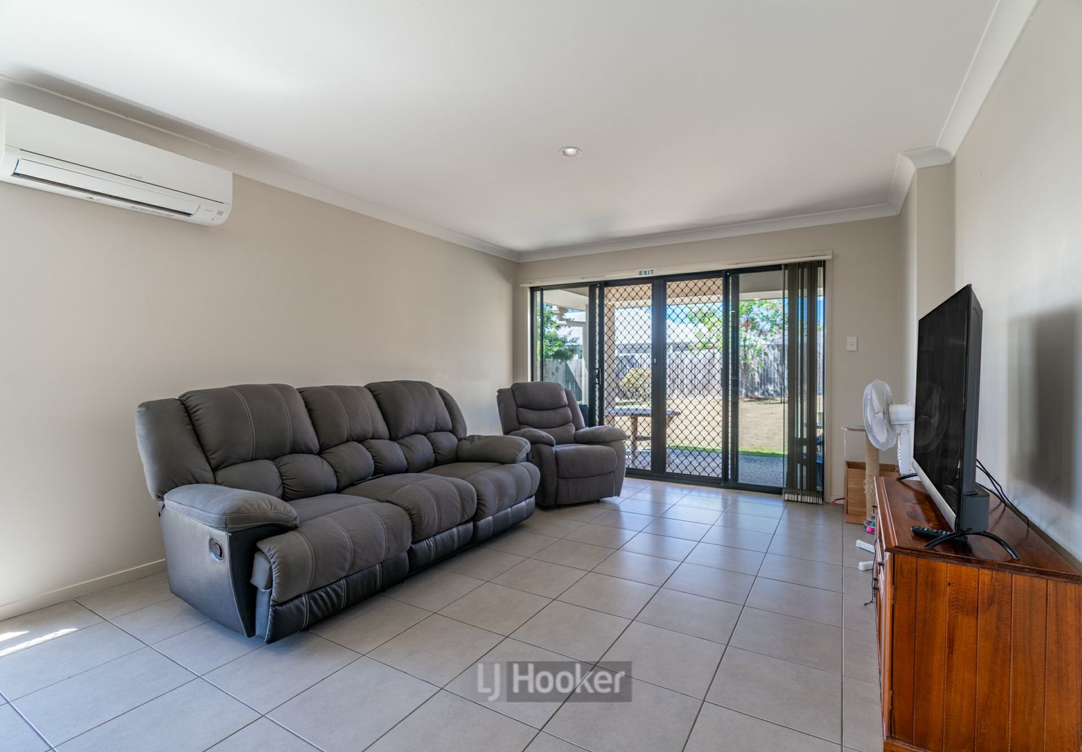 22 Lachlan Lane, Hillcrest QLD 4118, Image 2