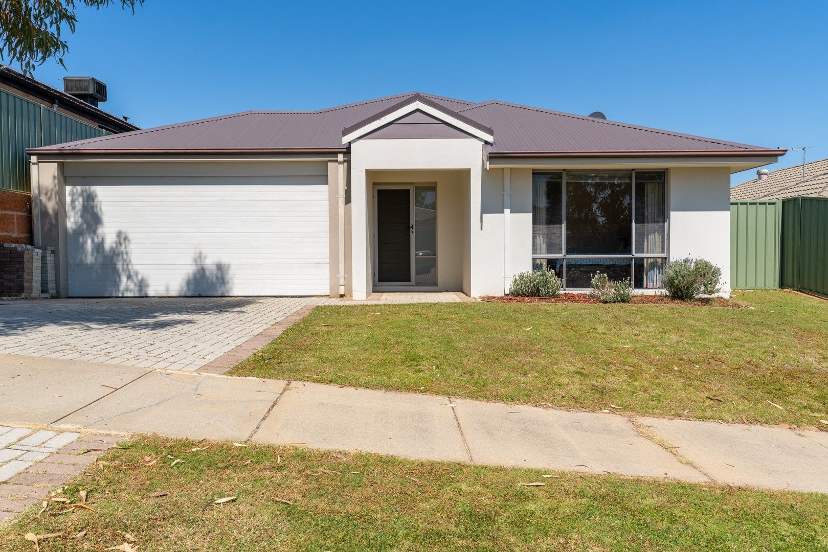 4 bedrooms House in 5 Explorers Crescent BALDIVIS WA, 6171