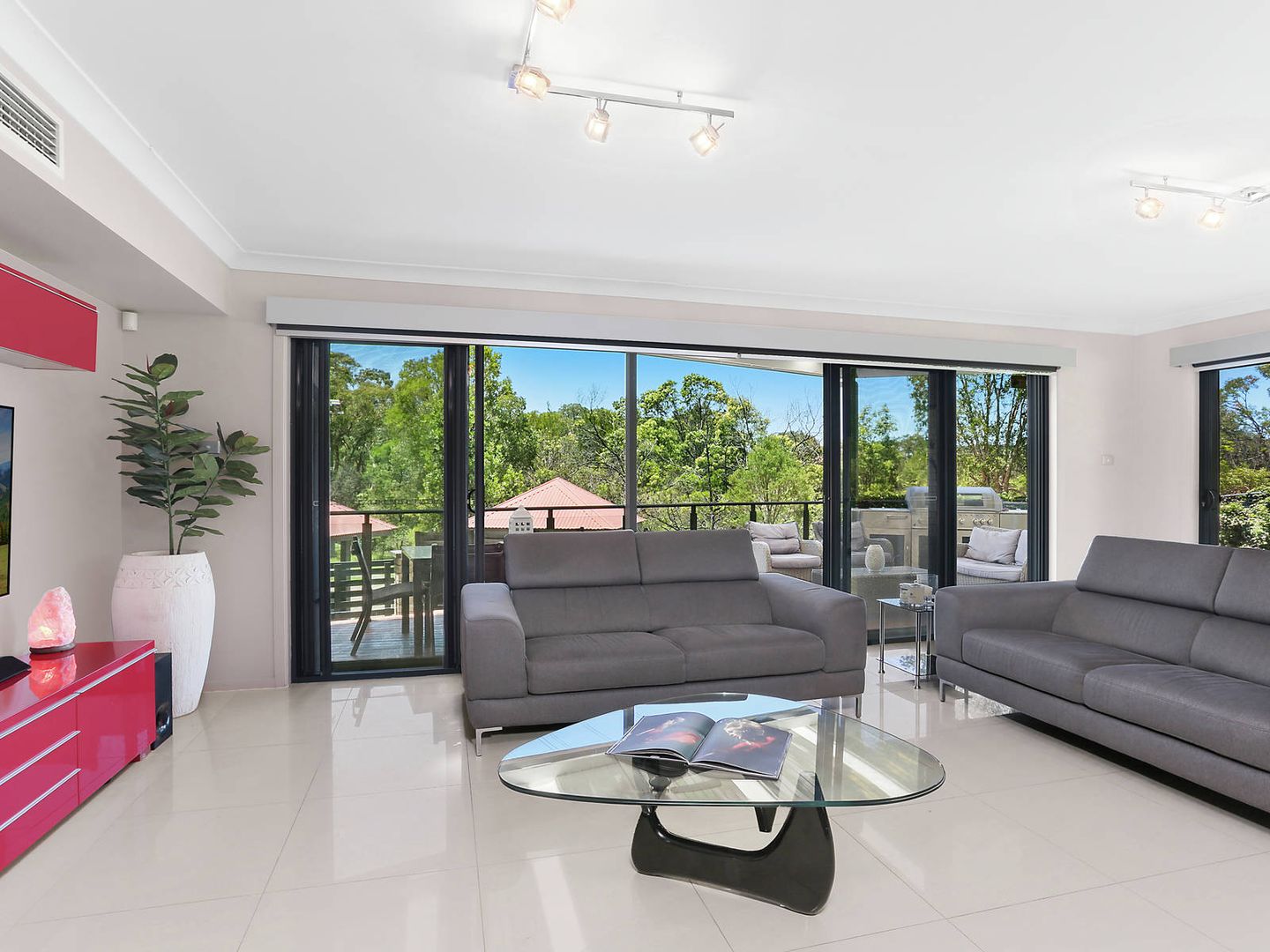 34 Carnarvon Drive, Frenchs Forest NSW 2086, Image 2