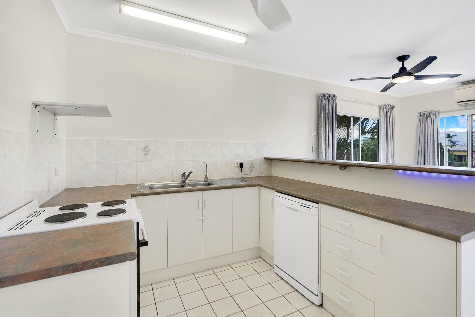 1/4 Cavanagh Street, Woree QLD 4868, Image 2