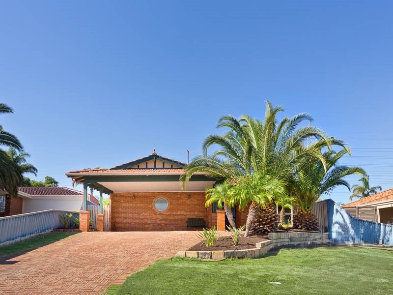 4 bedrooms House in 6 Nolin Court SUCCESS WA, 6164
