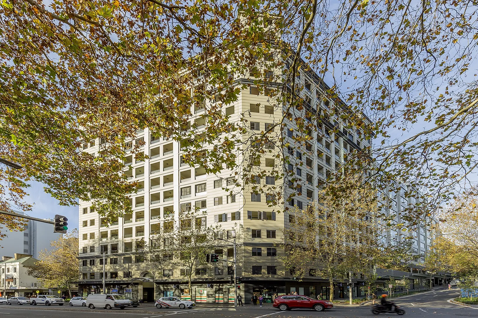 Elevated City Studio W/ Winter Garden In Landmark Excelsior, Surry Hills