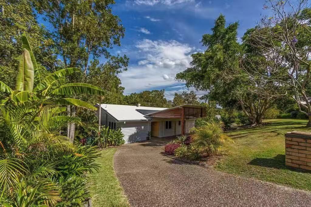 4 bedrooms House in 13 Shannan Place KENMORE HILLS QLD, 4069
