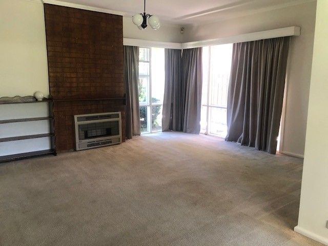 3 bedrooms House in 10 Mount Pleasant Drive MOUNT WAVERLEY VIC, 3149