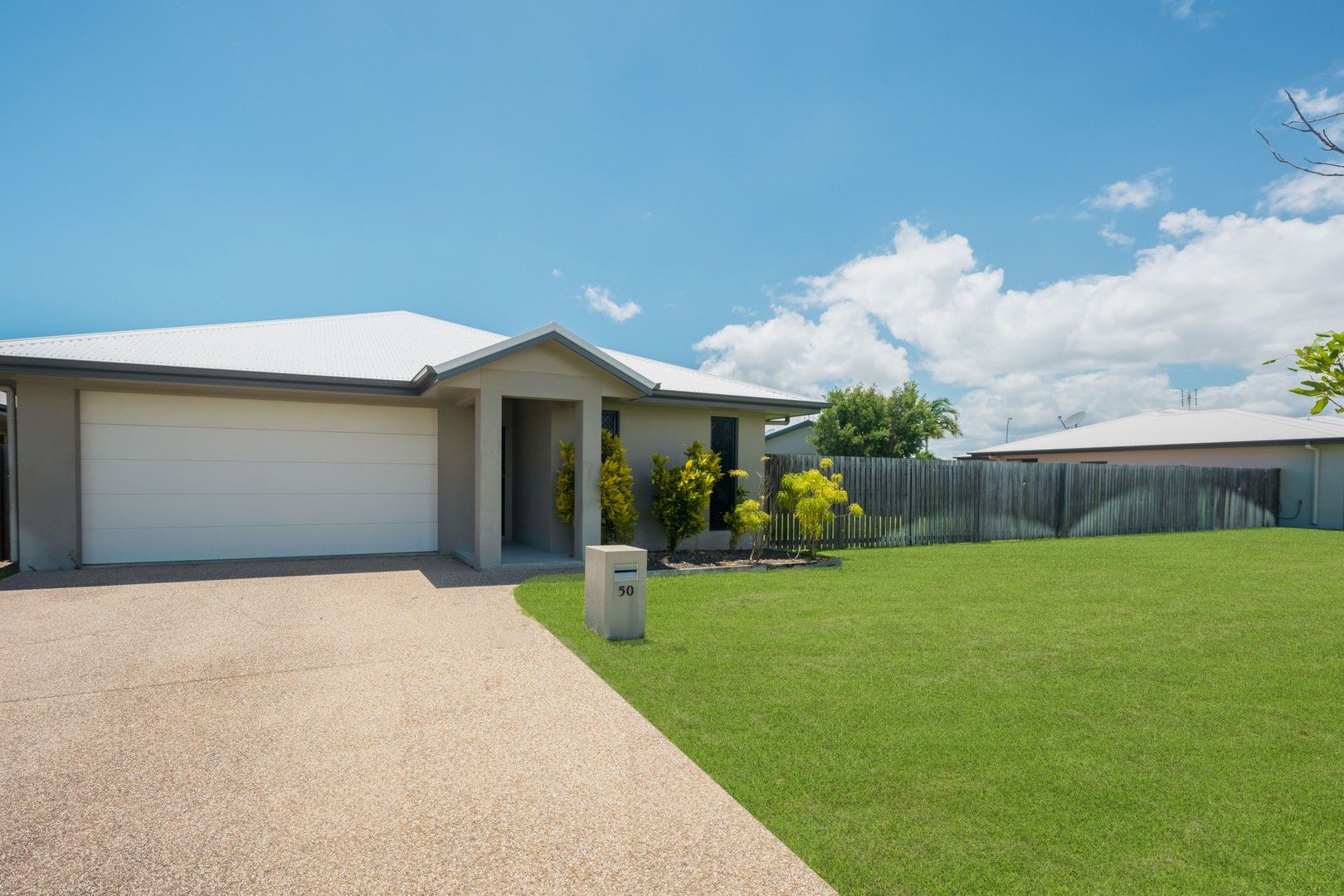 4 bedrooms House in 50 Tasman Circuit BURDELL QLD, 4818