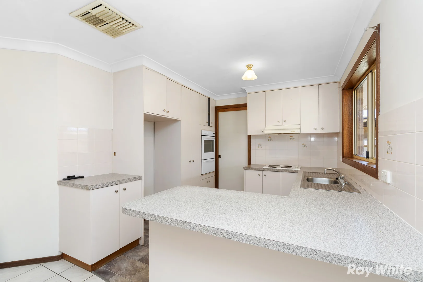 Additional image 5 of 75 Dalman Parkway, Glenfield Park NSW 2650