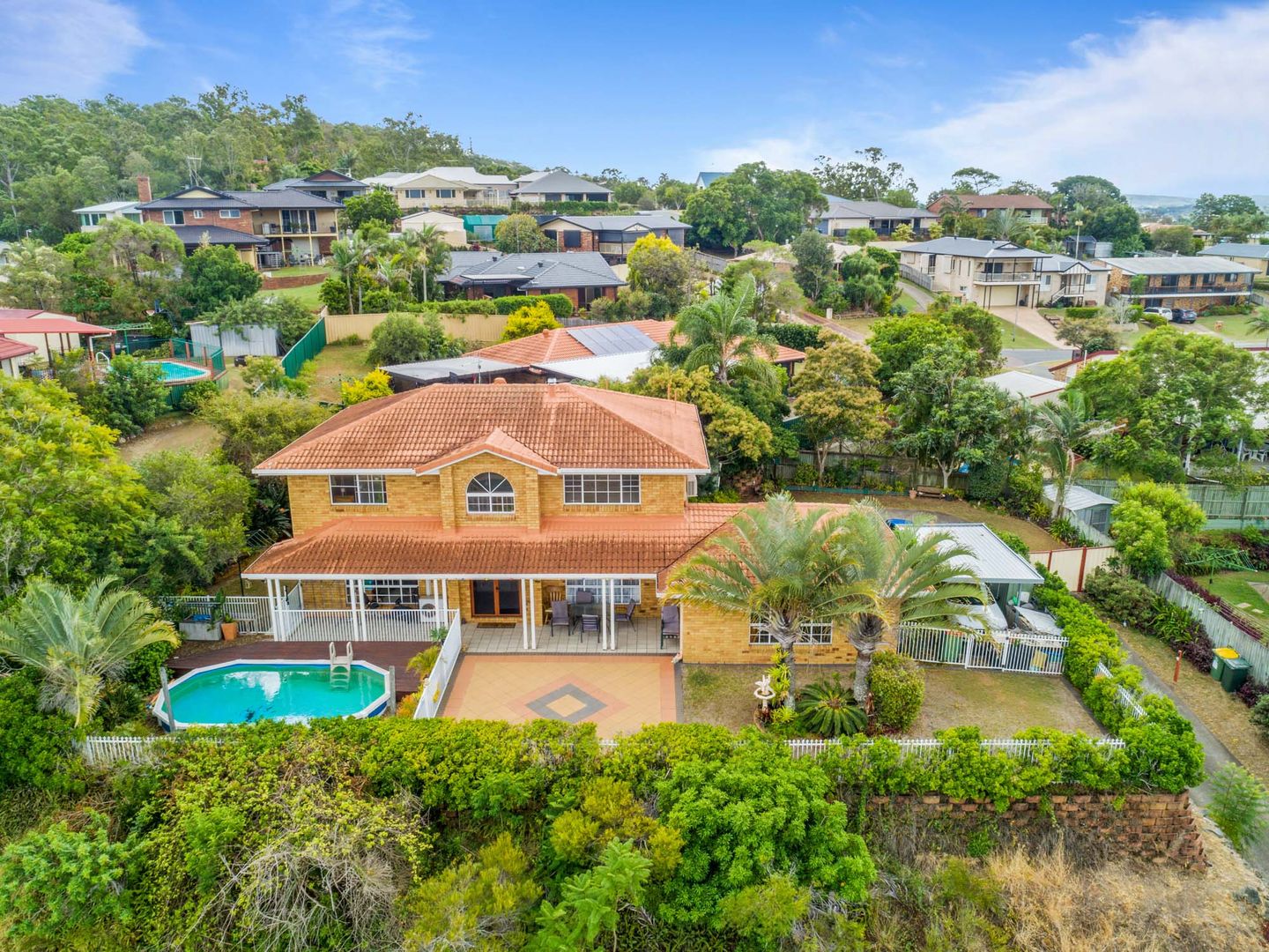 215 Mount Warren Boulevard, Mount Warren Park QLD 4207 Domain