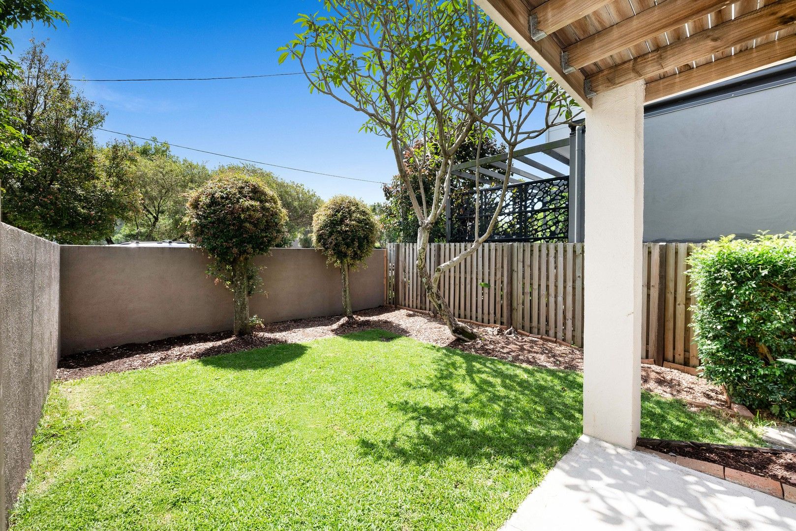 2 bedrooms Townhouse in 1/77 Bilyana Street BALMORAL QLD, 4171